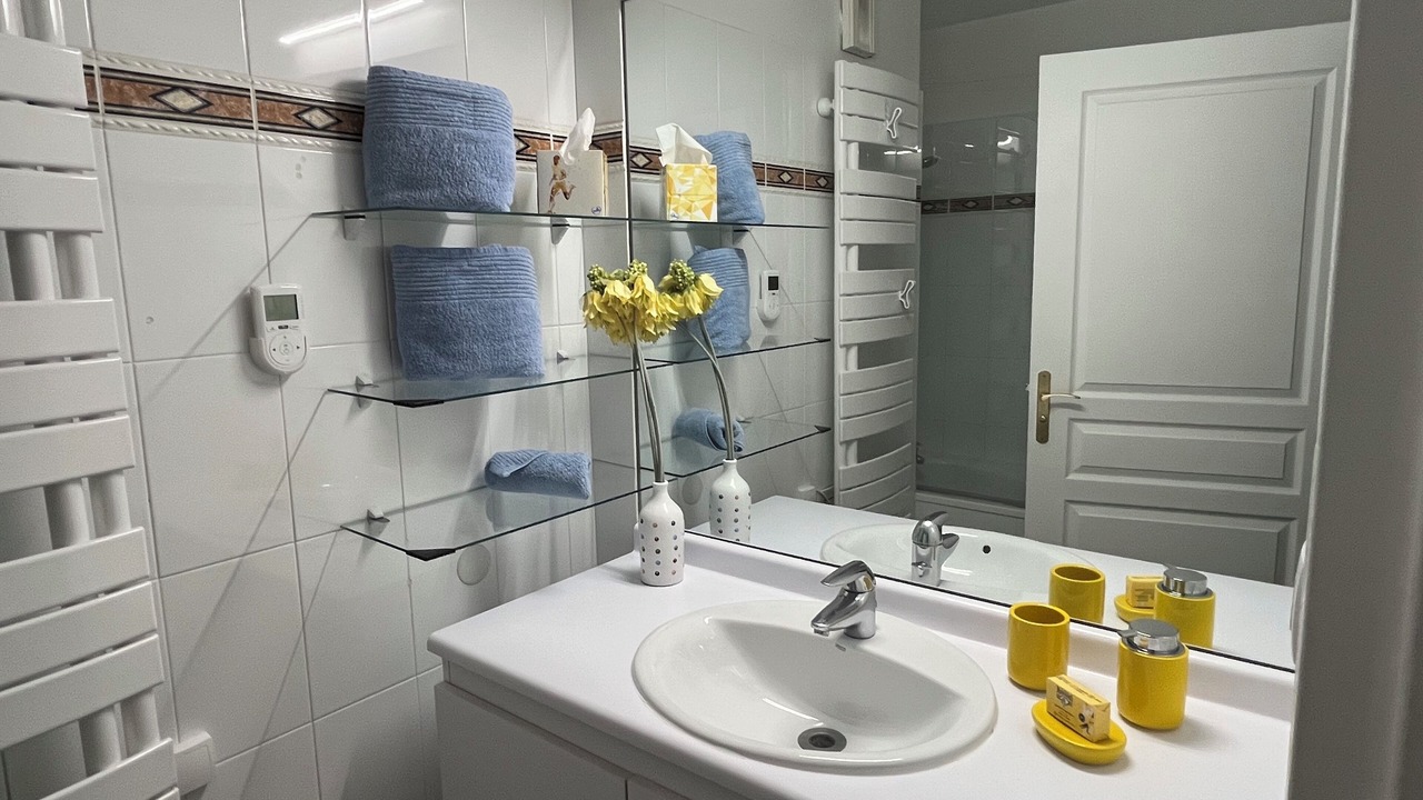 Photo of Bathroom in Saint-Lambert