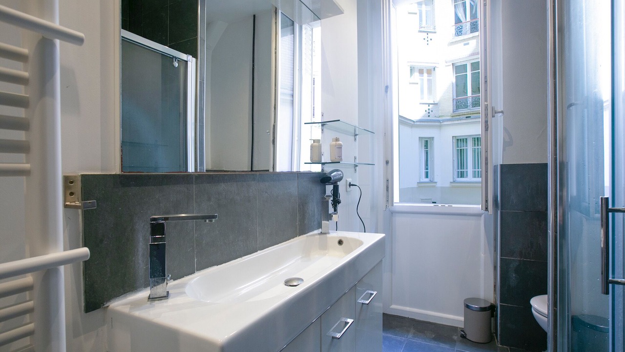 Photo of Bathroom in 13th Arrondissement