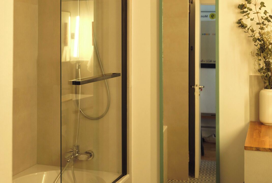 Photo of Bathroom in Quartier de la Folie-Mericourt