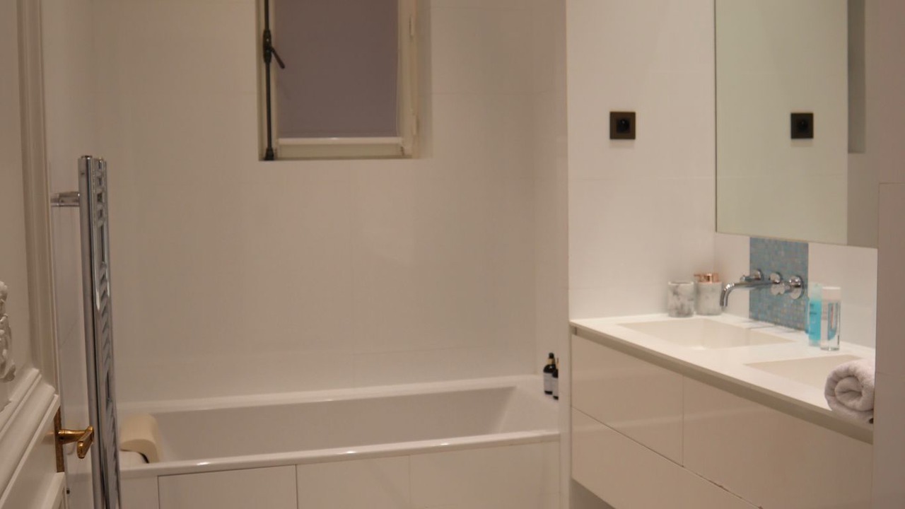Photo of Bathroom in Chaillot