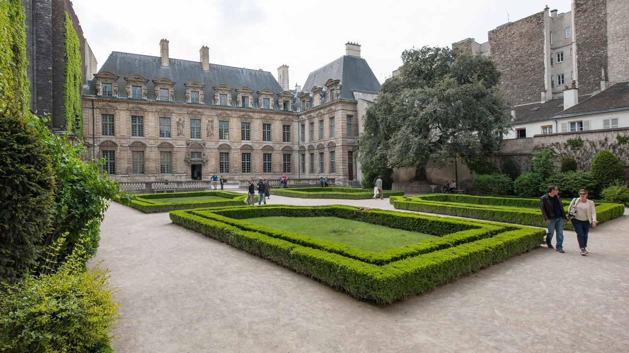 Photo of Others in Marais