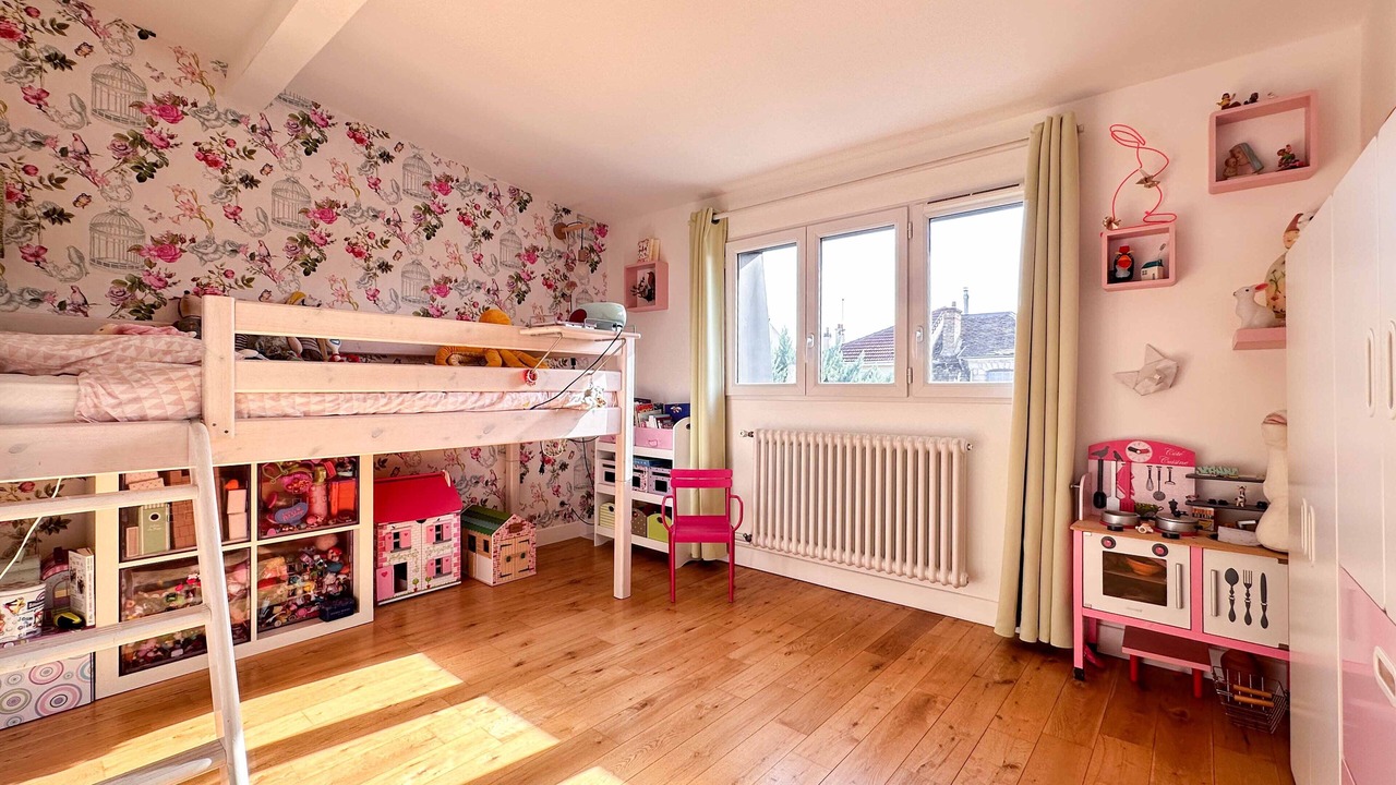 Photo of Bedroom in Colombes