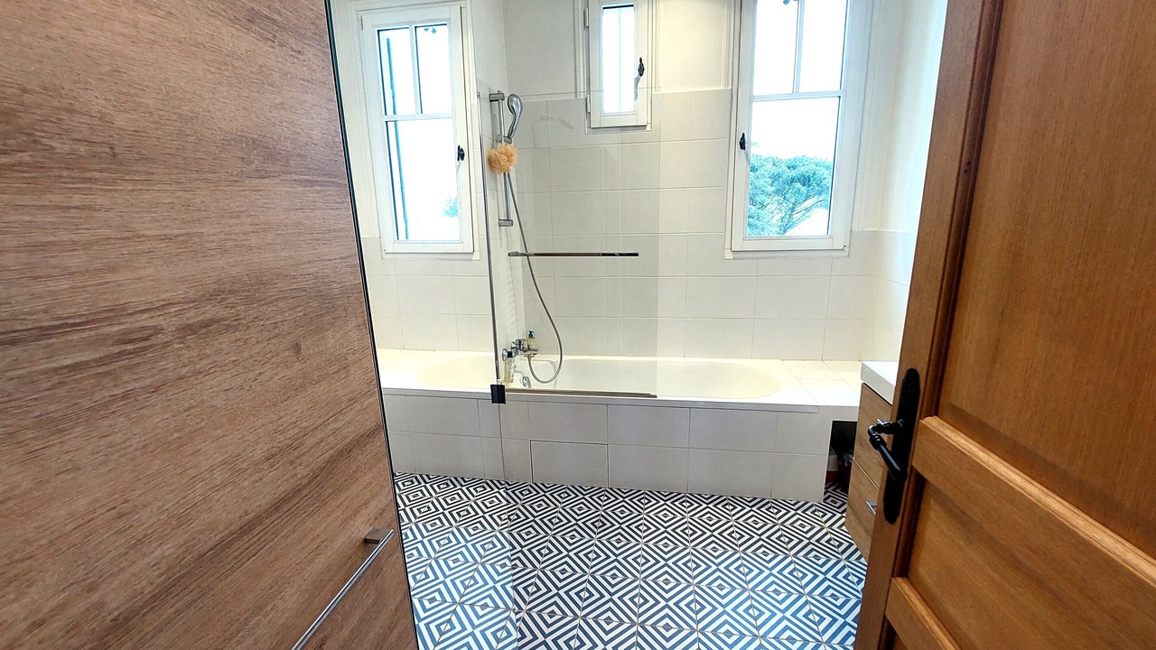 Photo of Bathroom in Garches