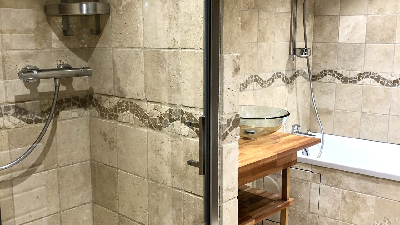 Photo of Bathroom in Combat