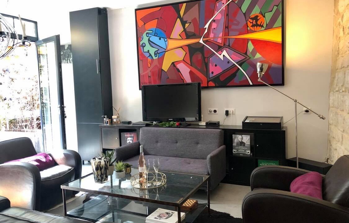 Photo of Livingroom in Combat
