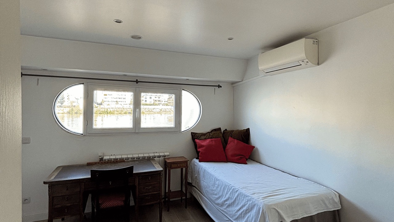 Photo of Bedroom in Levallois-Perret