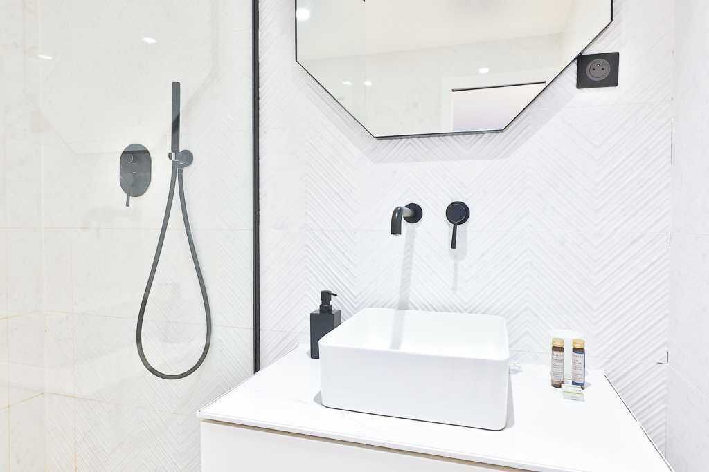 Photo of Bathroom in Quartier Saint-Ambroise