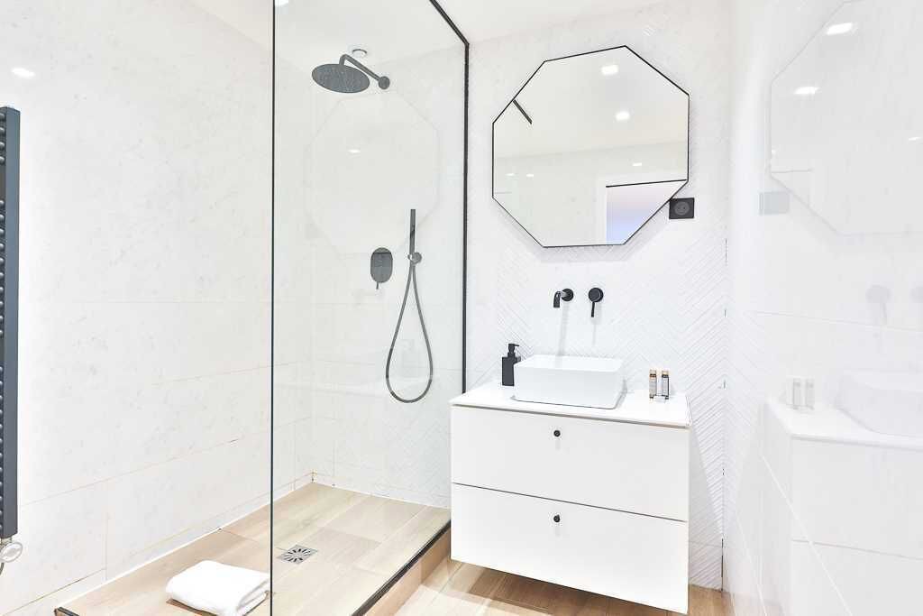 Photo of Bathroom in Quartier Saint-Ambroise