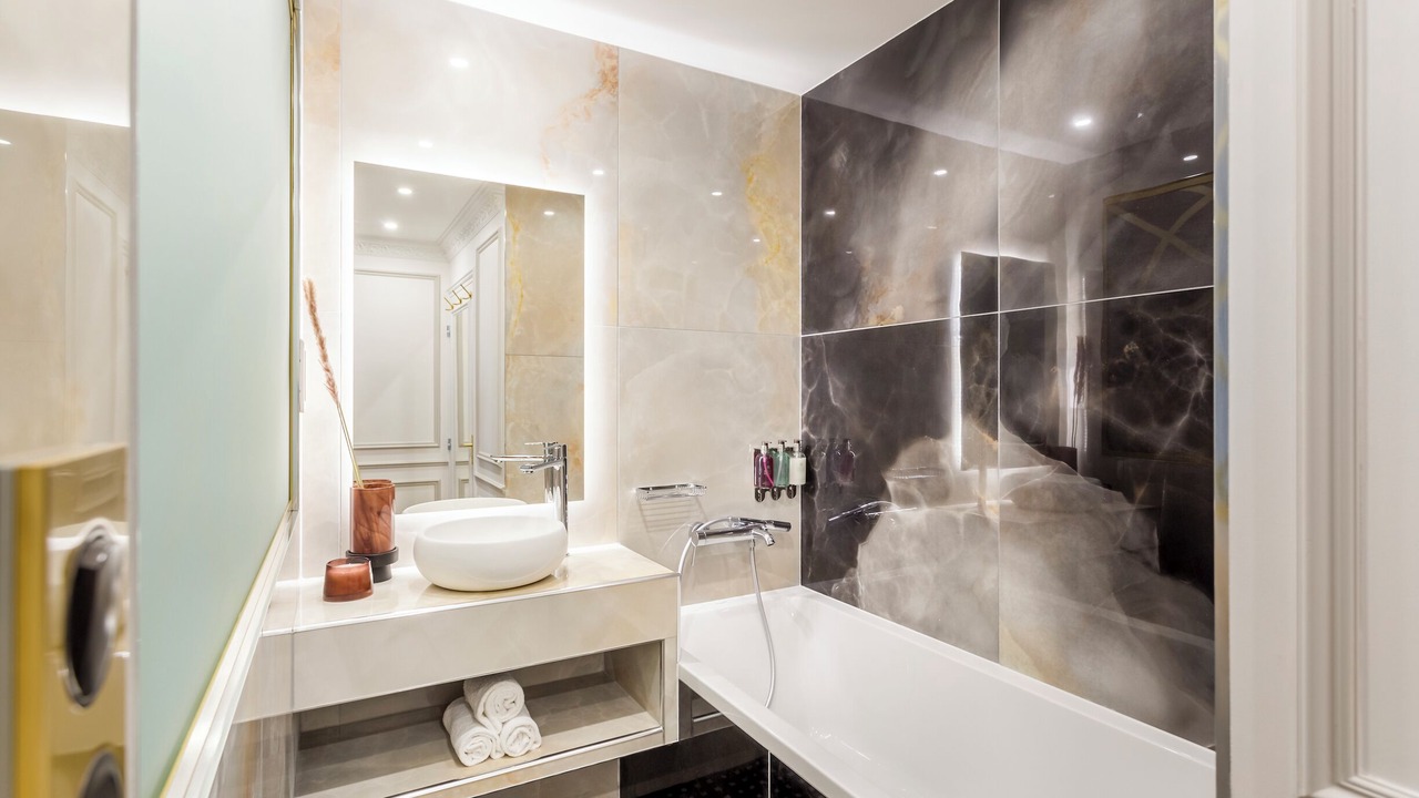 Photo of Bathroom in Quartier de la Place-Vendome