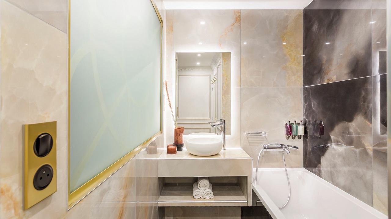 Photo of Bathroom in Quartier de la Place-Vendome