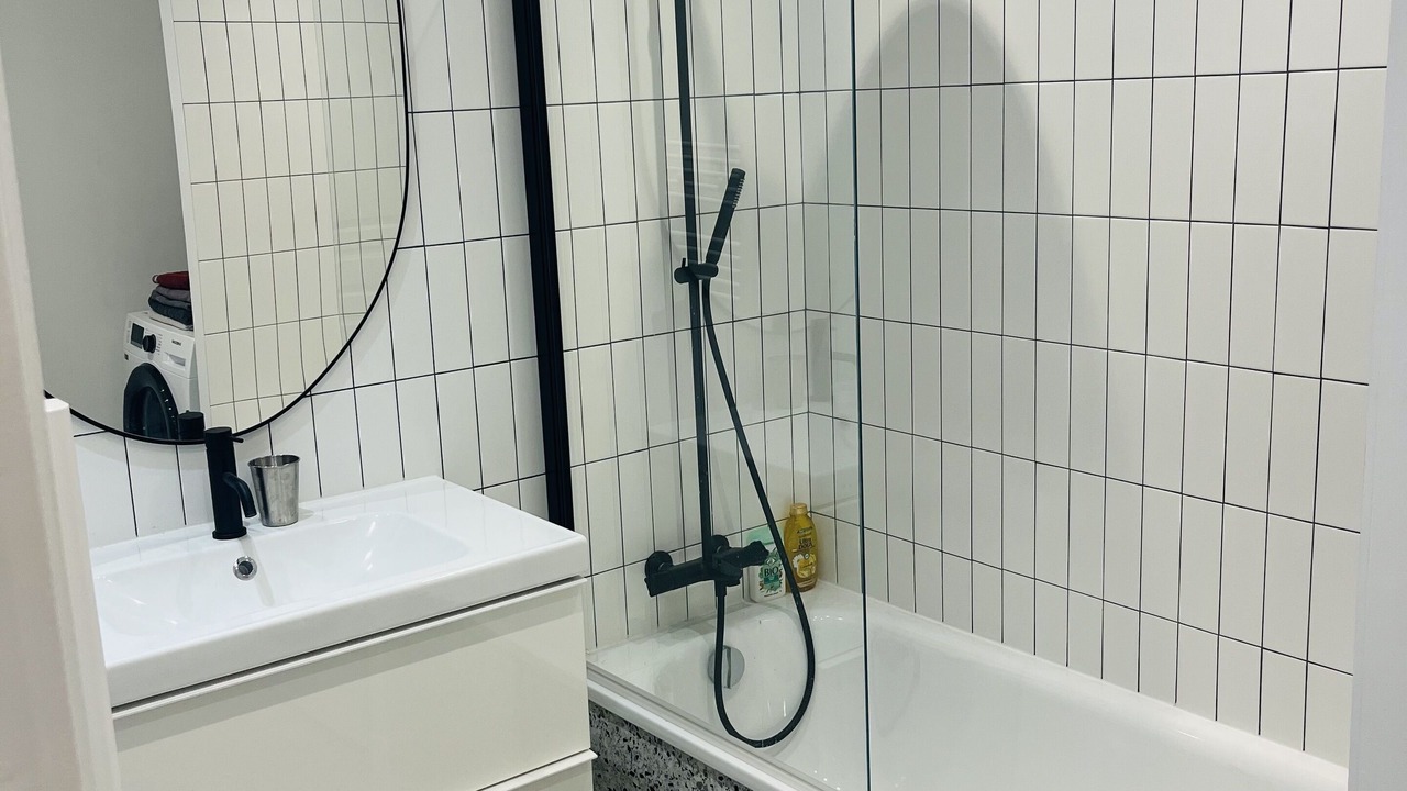 Photo of Bathroom in Quartier de la Folie-Mericourt