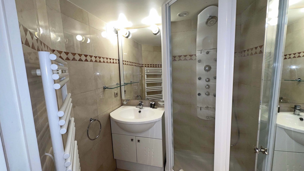 Photo of Bathroom in Quartier de la Place-Vendome
