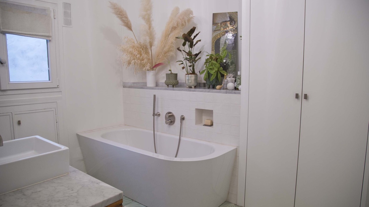 Photo of Bathroom in Quartier de la Folie-Mericourt