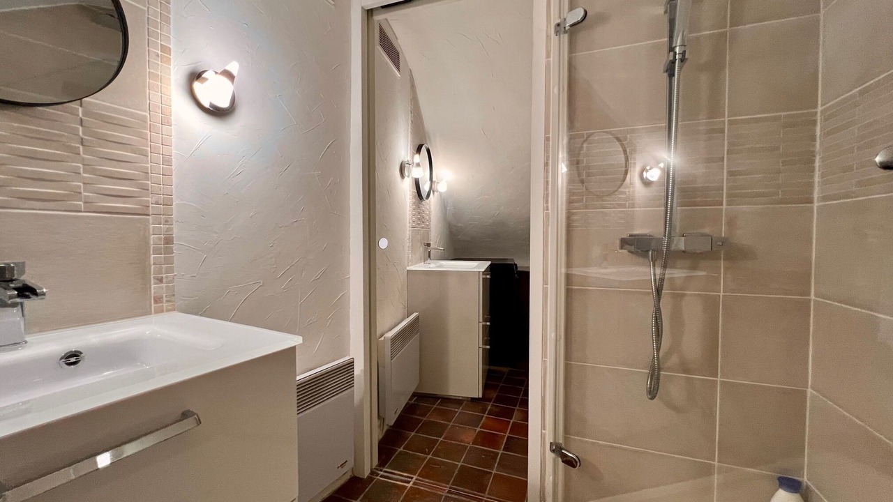 Photo of Bathroom in 3rd Arrondissement