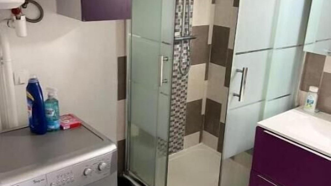 Photo of Bathroom in Les Pavillons-sous-Bois