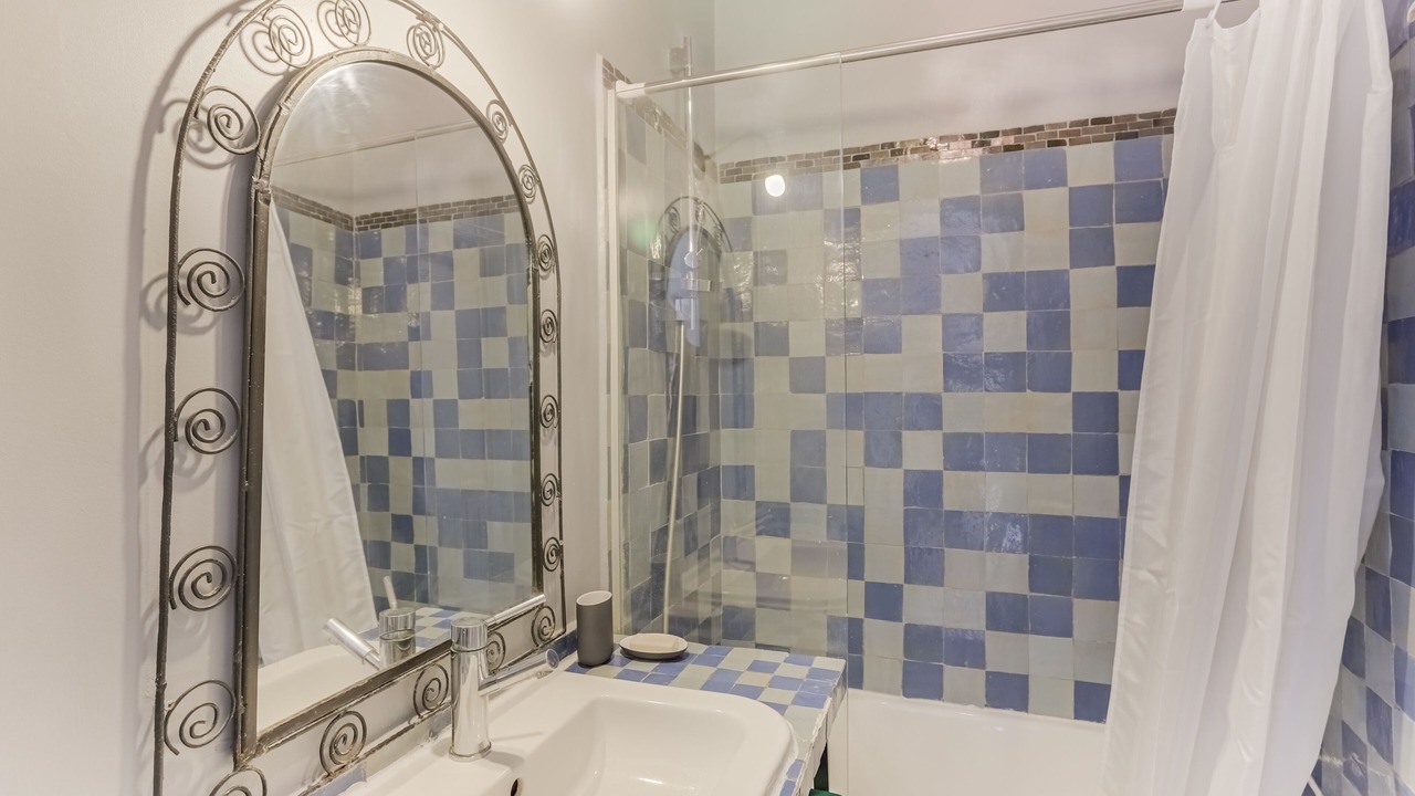Photo of Bathroom in Quartier de la Folie-Mericourt