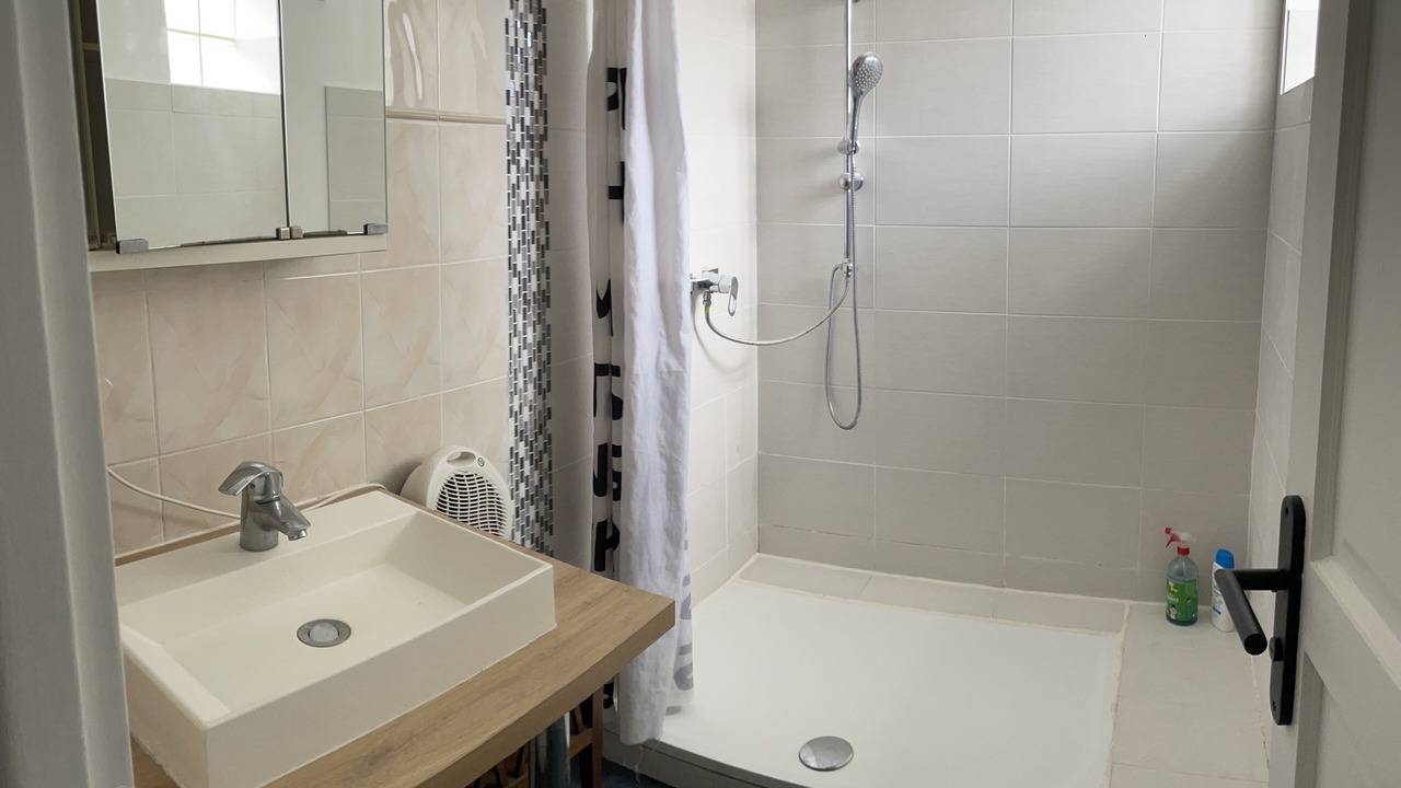 Photo of Bathroom in Colombes