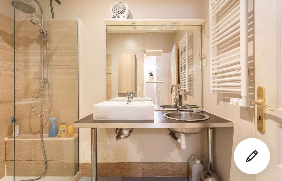 Photo of Bathroom in Colombes