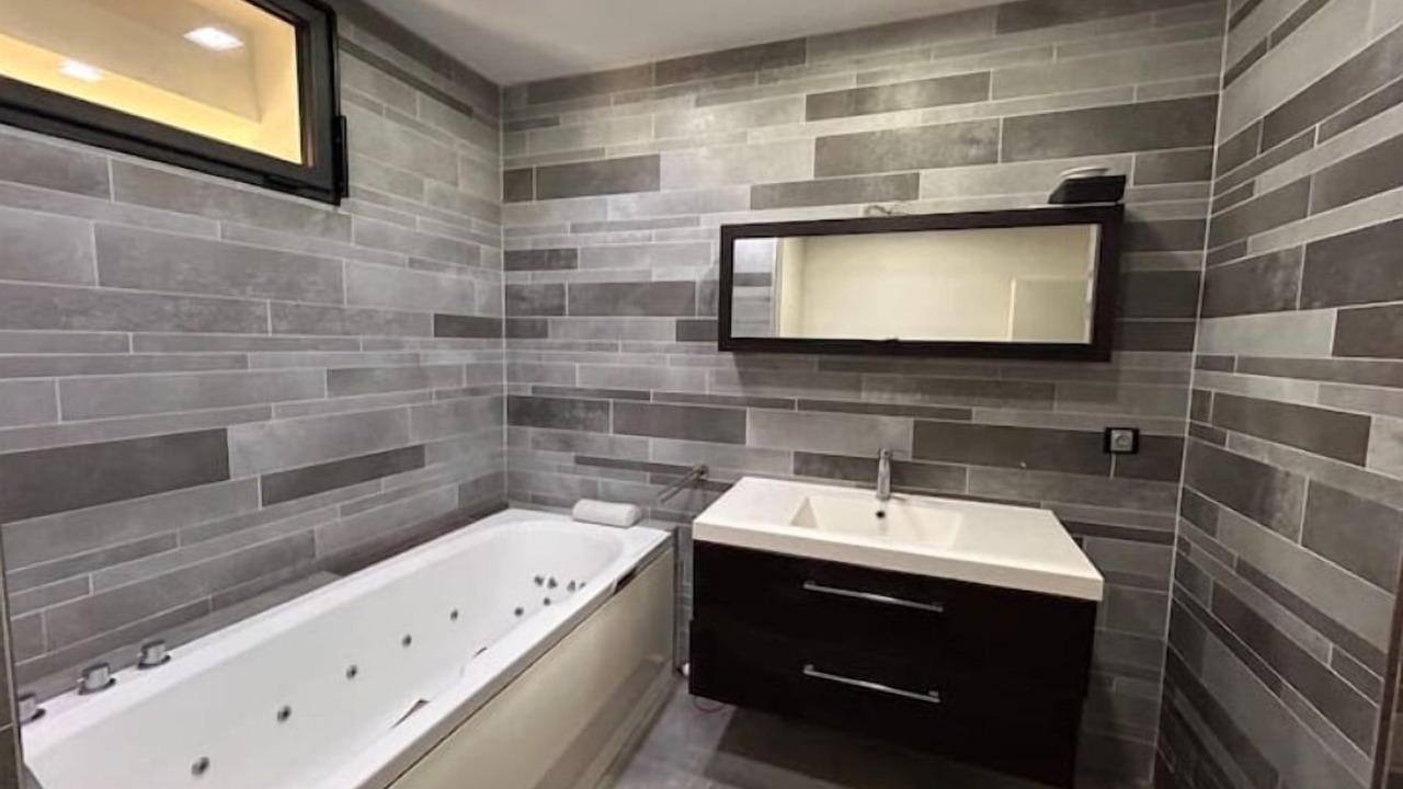 Photo of Bathroom in La Varenne Saint-Hilaire