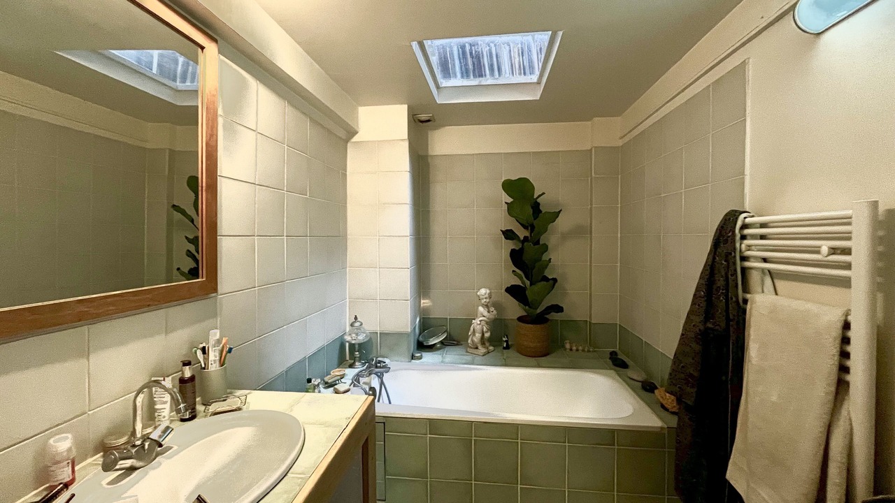 Photo of Bathroom in Quartier de la Folie-Mericourt
