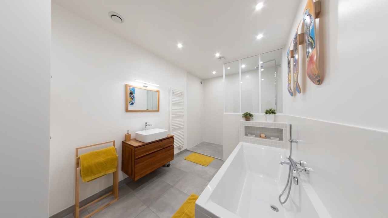 Photo of Bathroom in Quartier de la Folie-Mericourt