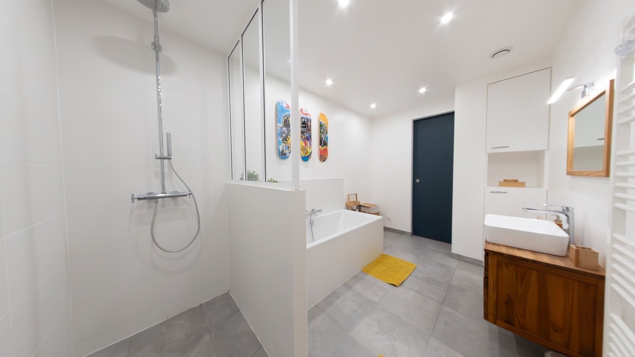 Photo of Bathroom in Quartier de la Folie-Mericourt