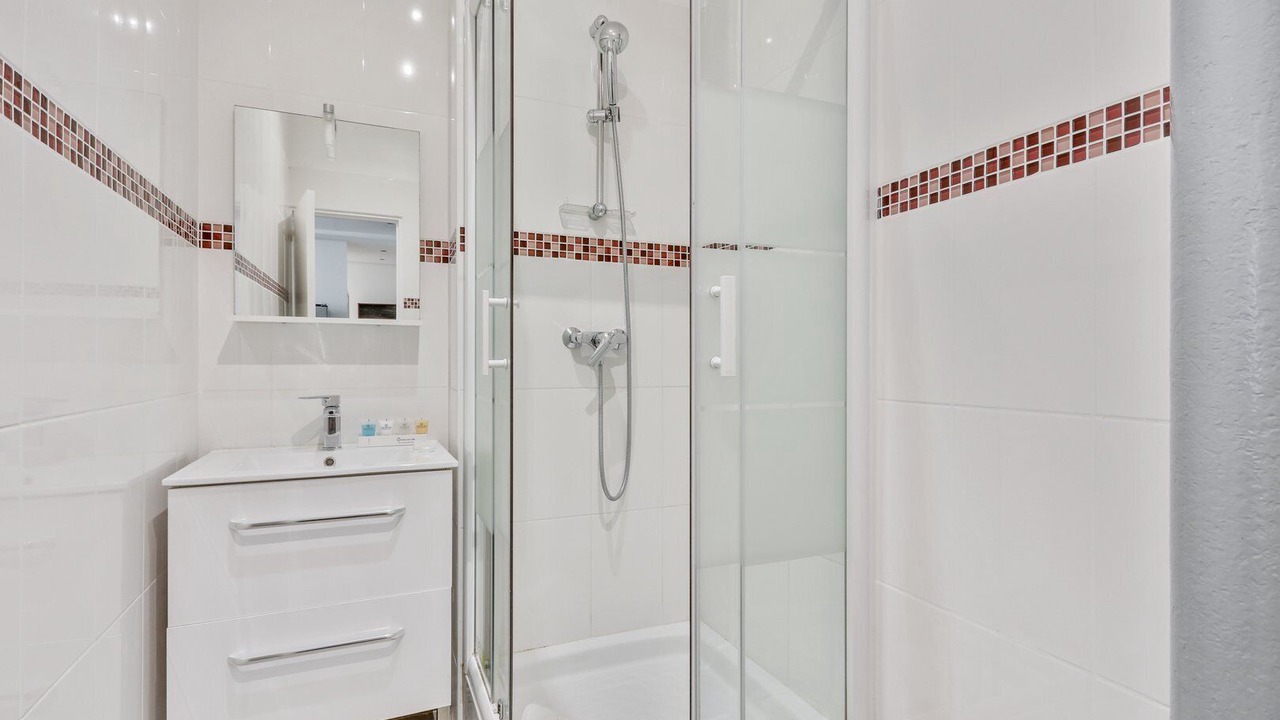 Photo of Bathroom in Quartier de la Folie-Mericourt