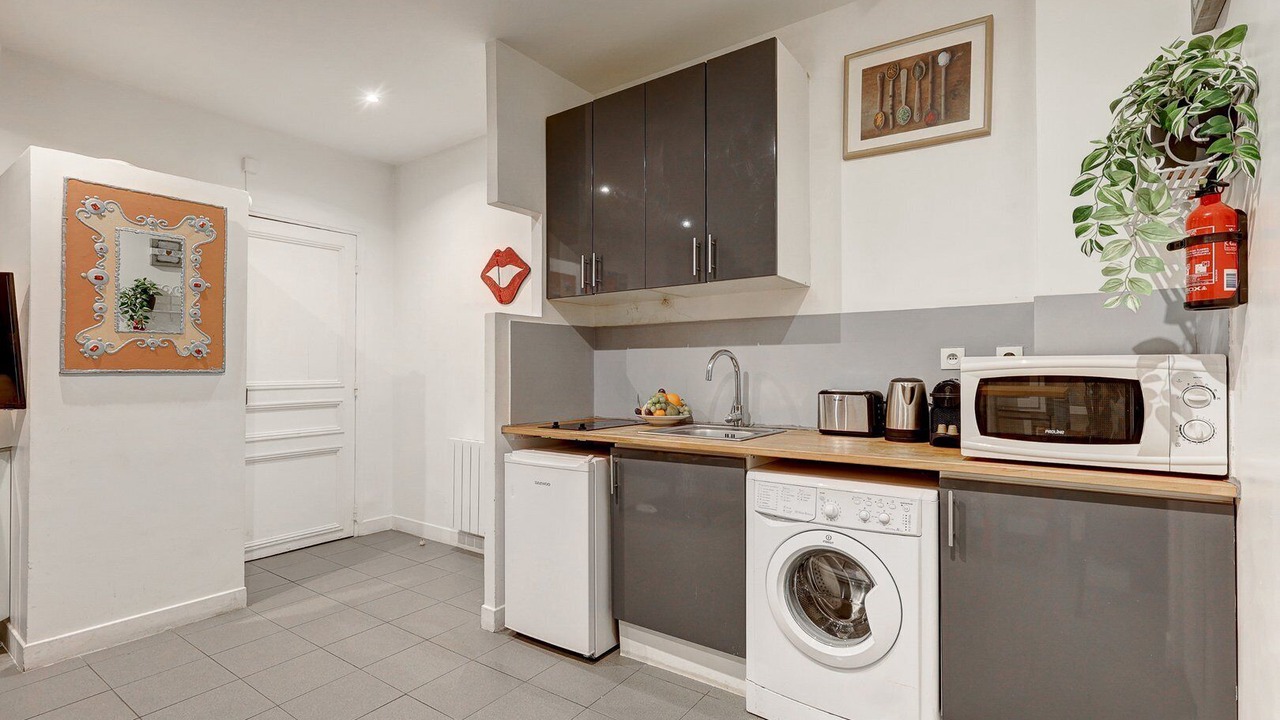 Photo of Kitchen in Quartier de la Folie-Mericourt