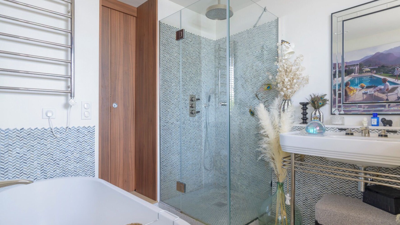 Photo of Bathroom in Pere Lachaise