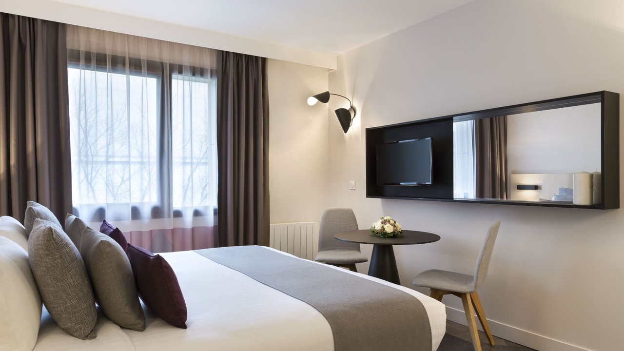 Photo of Bedroom in 16th Arrondissement