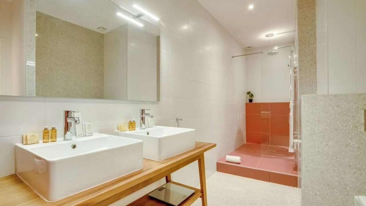 Photo of Bathroom in Quartier de la Folie-Mericourt