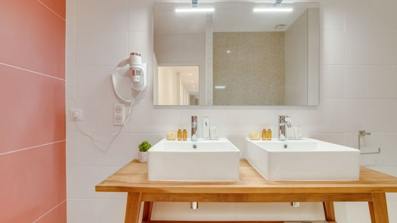 Photo of Bathroom in Quartier de la Folie-Mericourt