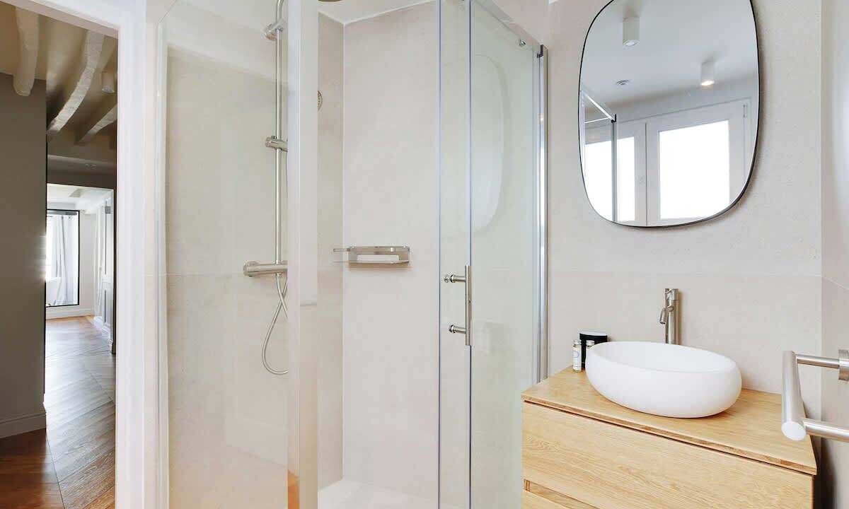 Photo of Bathroom in Quartier de la Place-Vendome