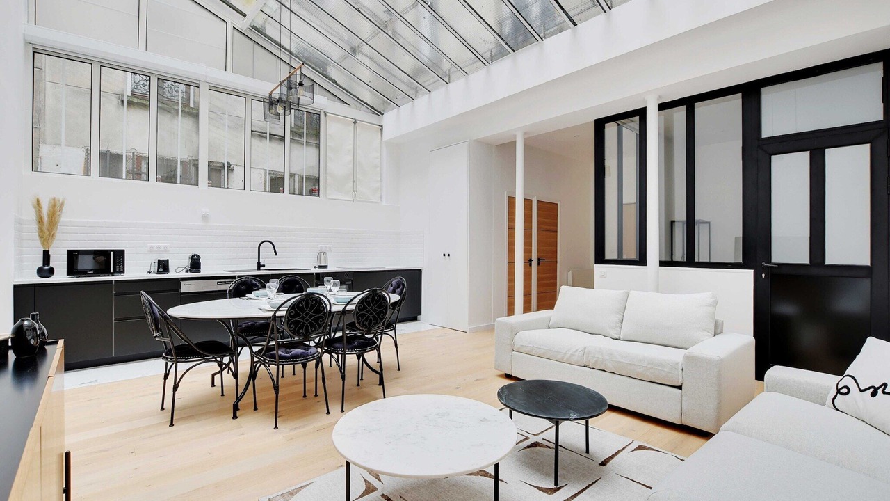 Photo of Livingroom in Quartier de la Folie-Mericourt