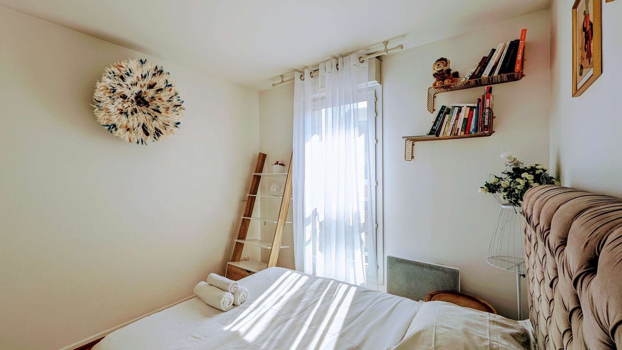 Photo of Bedroom in Asnieres-sur-Seine