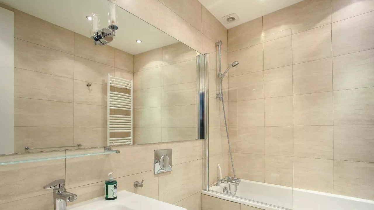 Photo of Bathroom in Quartier du Faubourg-Montmartre