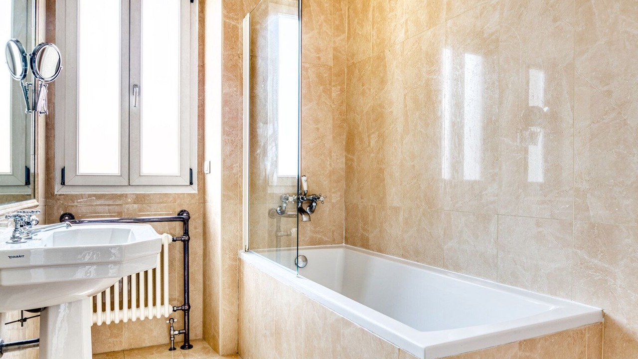 Photo of Bathroom in 7th Arrondissement