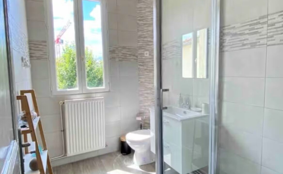 Photo of Bathroom in Neuilly-sur-Marne
