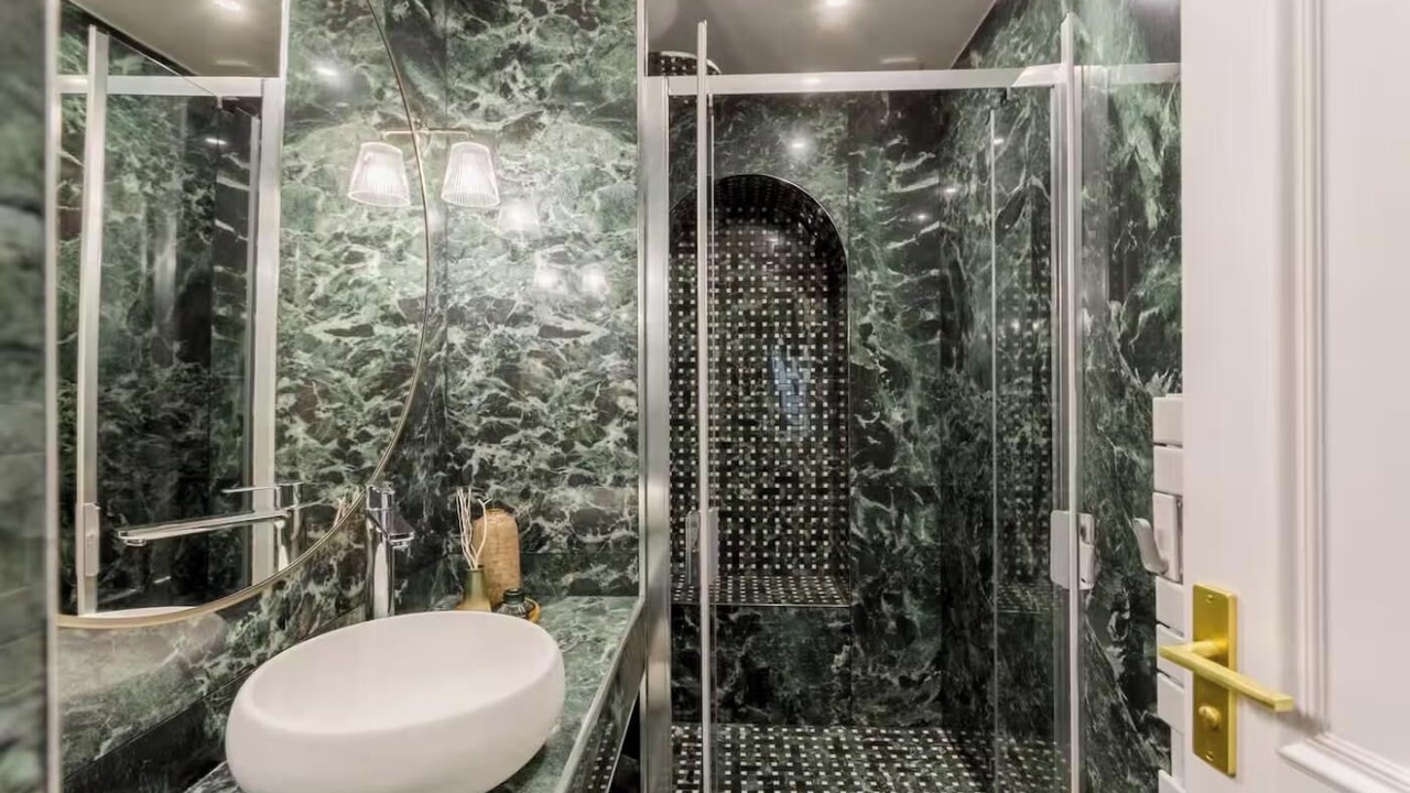Photo of Bathroom in Quartier de la Place-Vendome