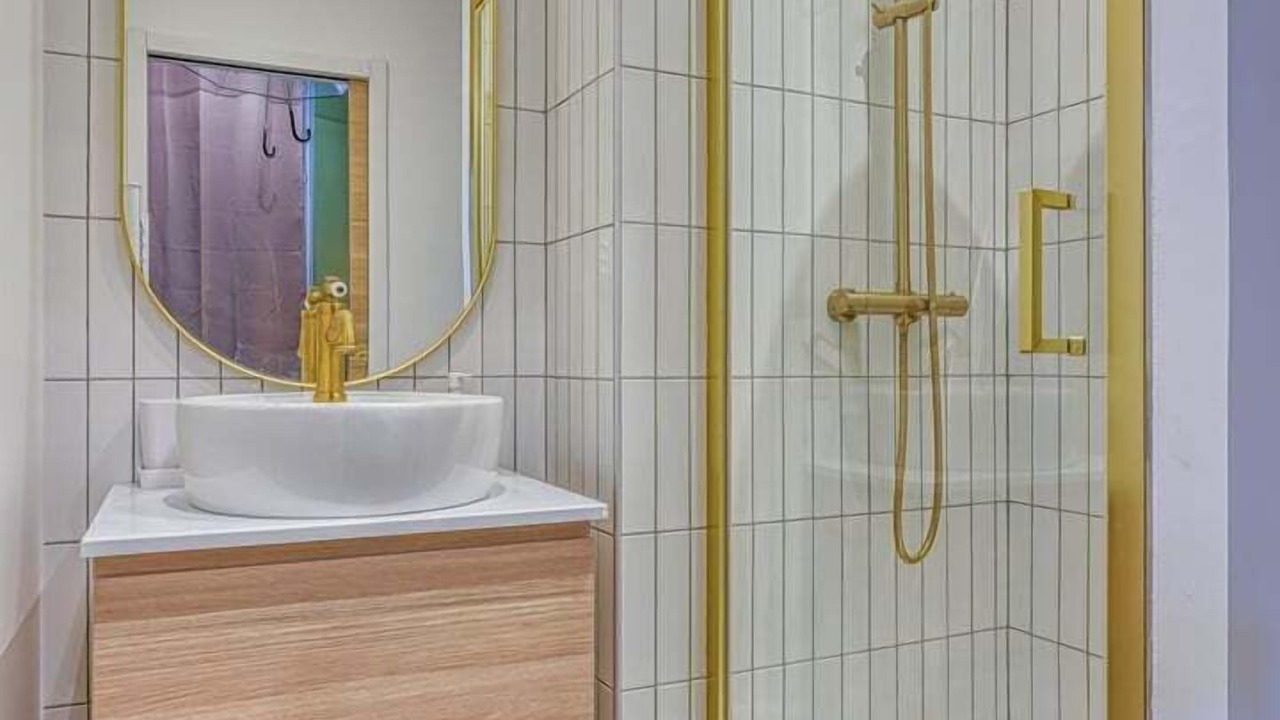 Photo of Bathroom in Centre