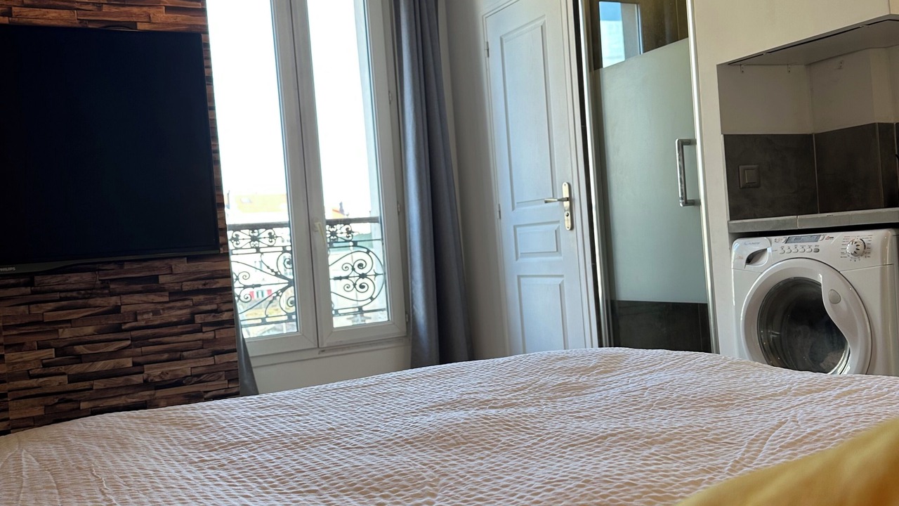 Photo of Bedroom in Louis Bertrand-Mirabeau-Semard