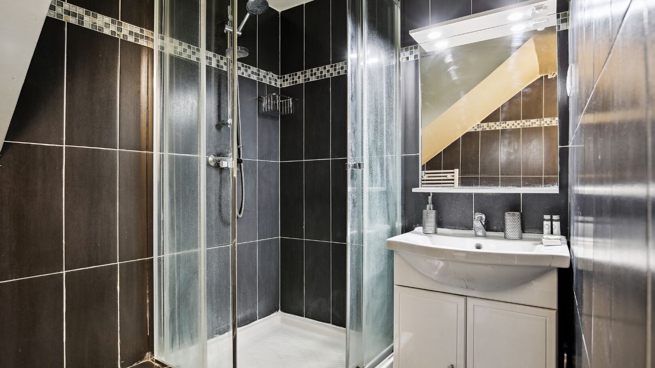 Photo of Bathroom in Asnieres-sur-Seine