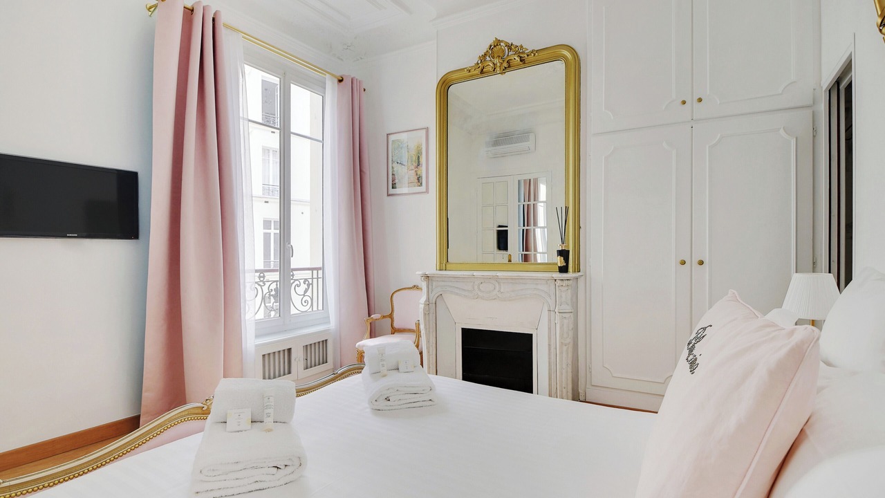 Photo of Bedroom in Hopital Saint-Louis
