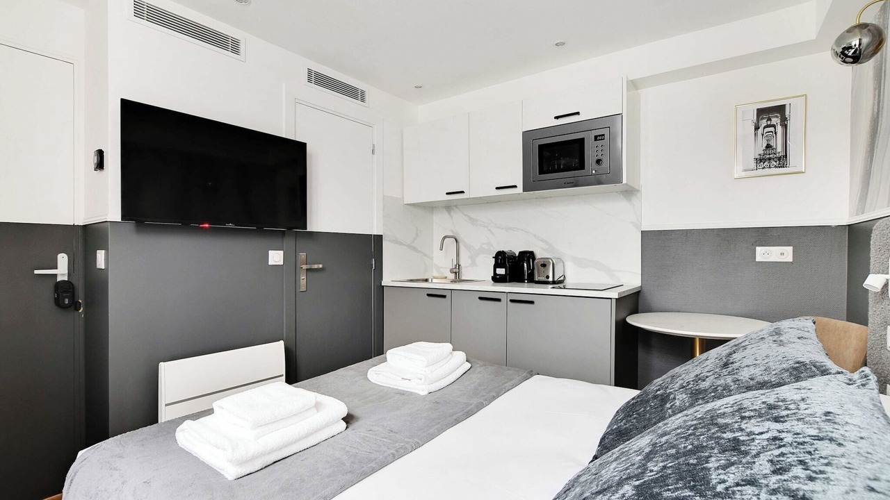 Photo of Bedroom in 18th Arrondissement