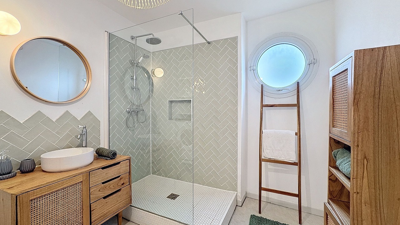 Photo of Bathroom in Joinville-le-Pont