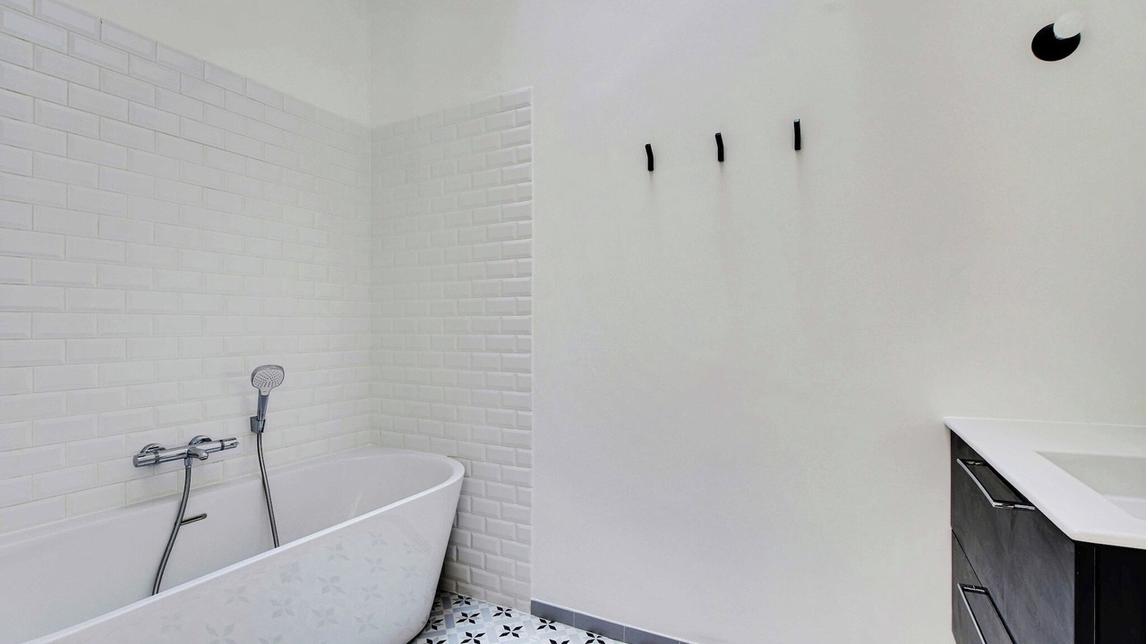 Photo of Bathroom in Quartier de la Folie-Mericourt