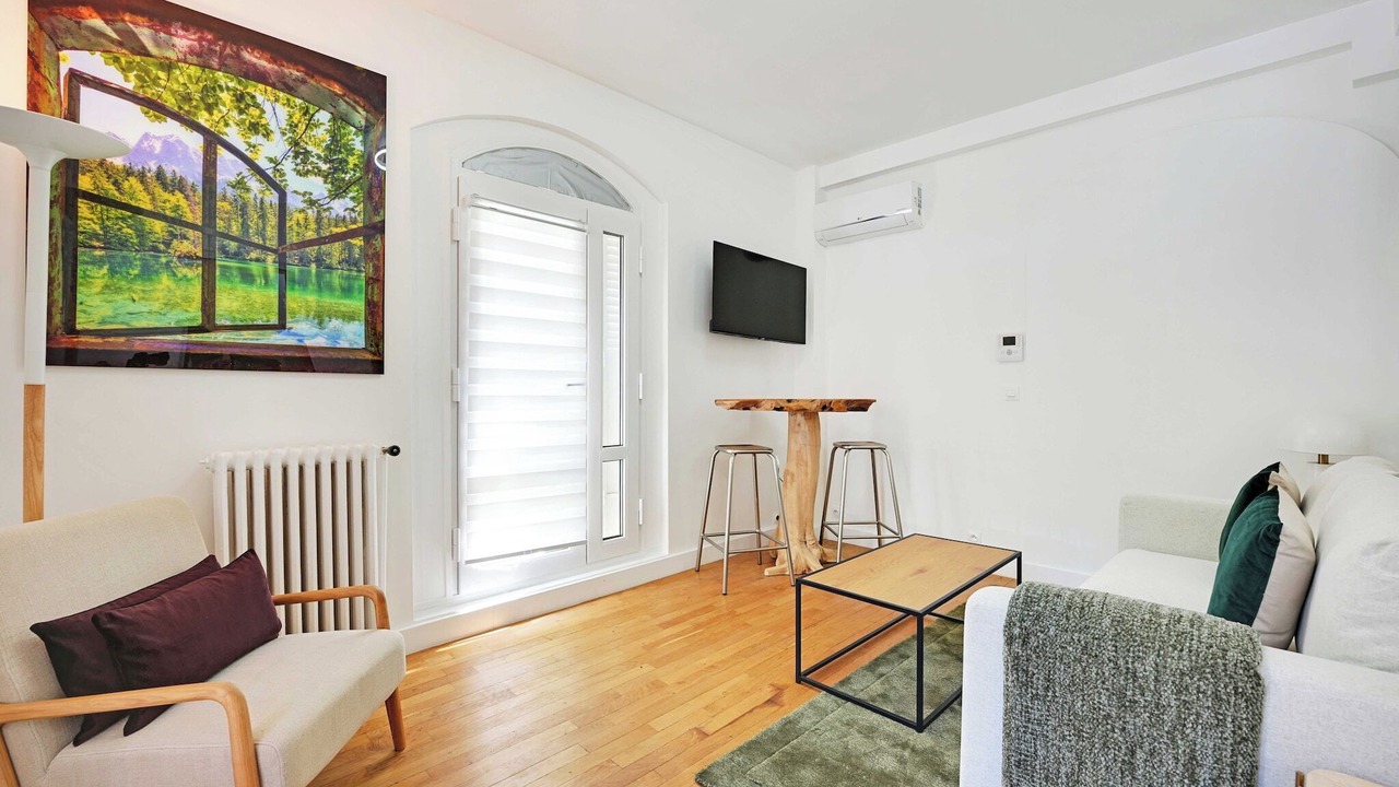 Photo of Livingroom in 16th Arrondissement