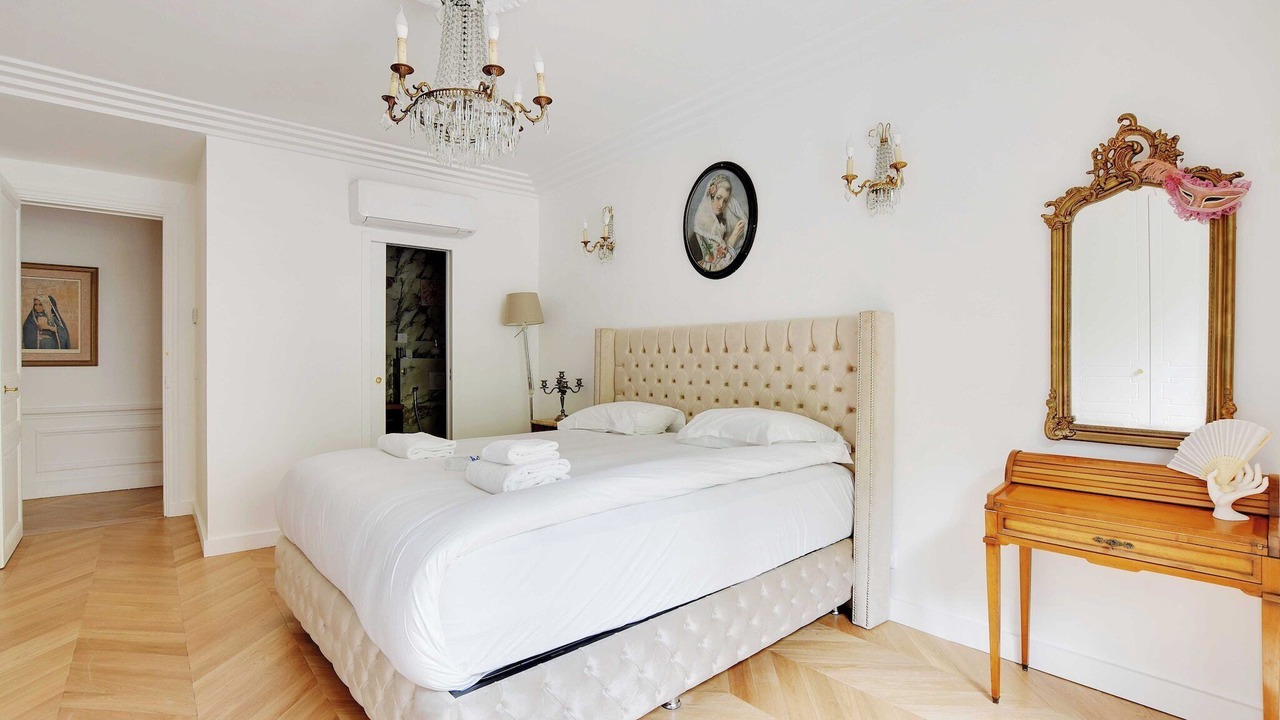 Photo of Bedroom in Chaillot