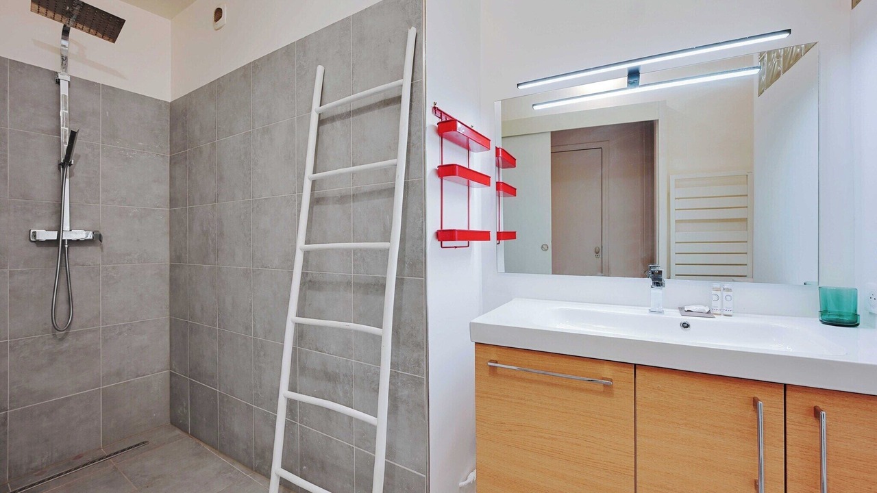 Photo of Bathroom in Quartier du Mail