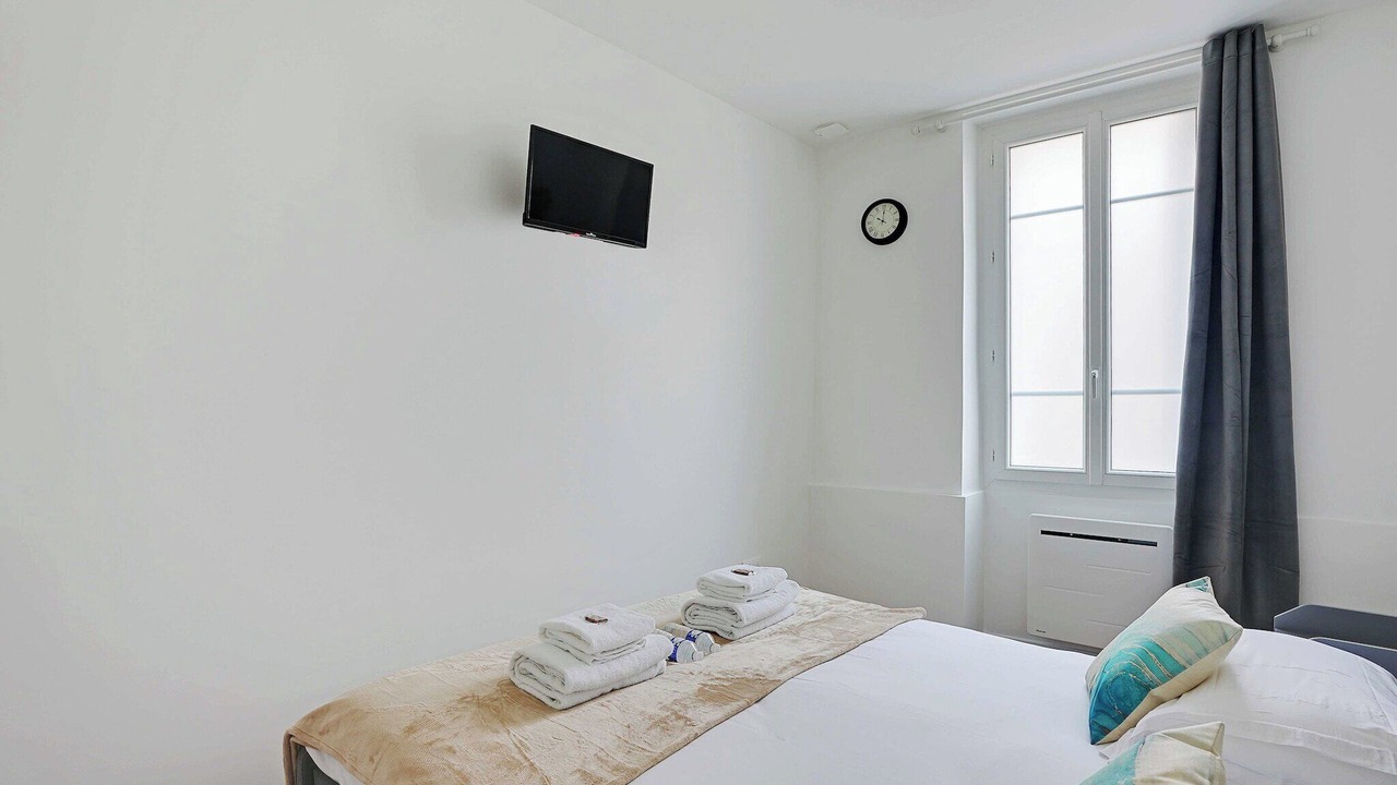 Photo of Bedroom in Levallois-Perret